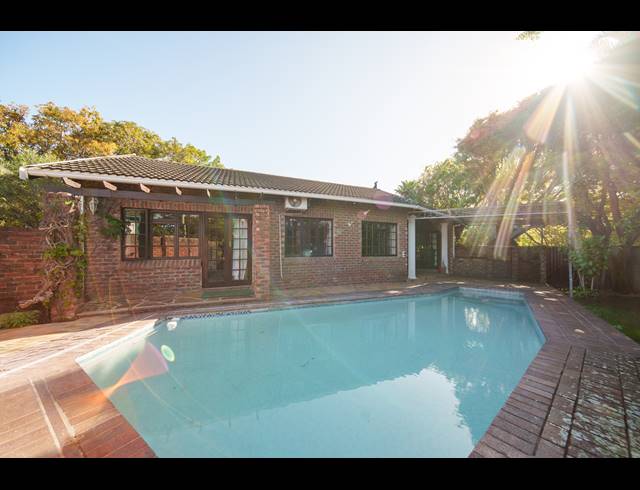 3 BEDROOM HOUSE FOR SALE IN BONZA BAY